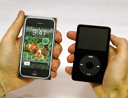 iphone 5g white. iPhone vs. 5G iPod