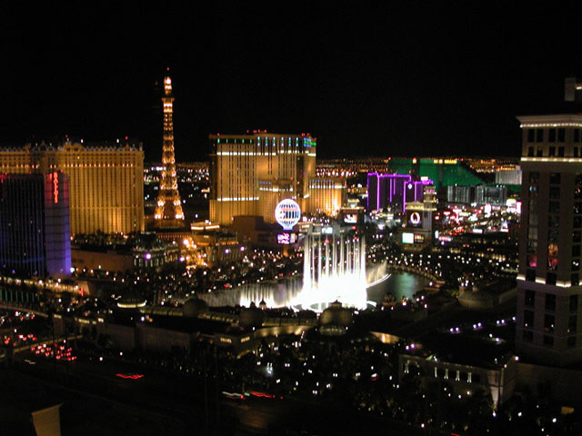 the fountains of bellagio at night