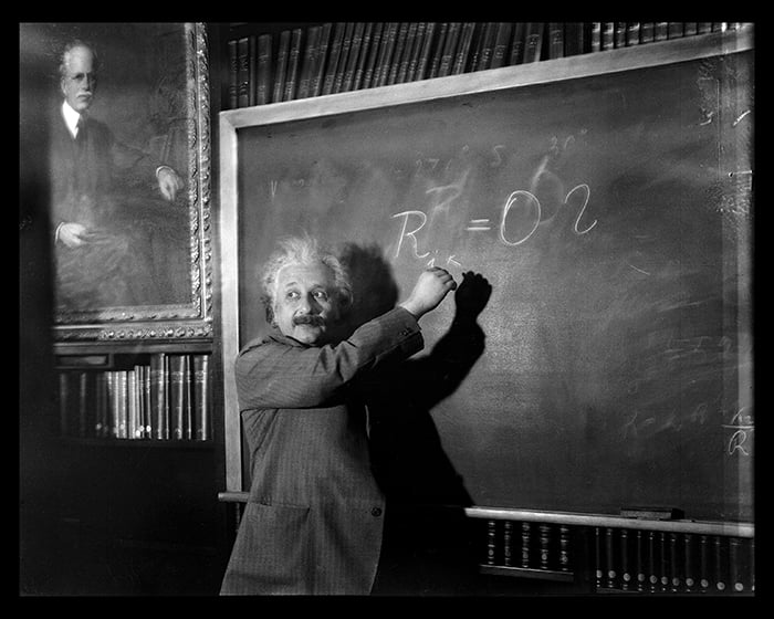 Einstein-Blackboard-01.jpg