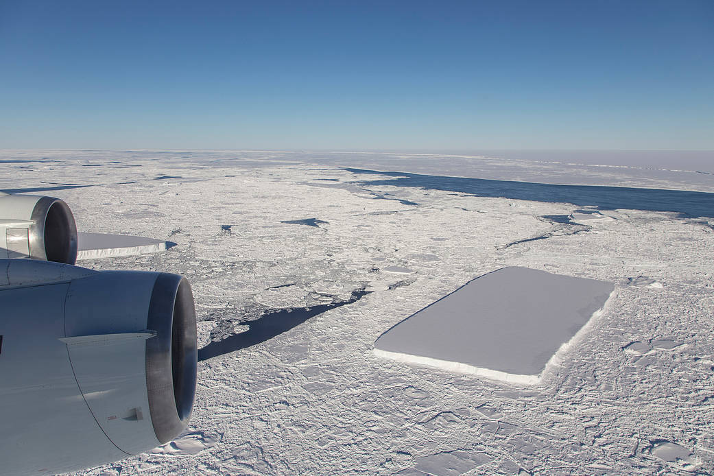 NASA-tabular-iceberg.jpg